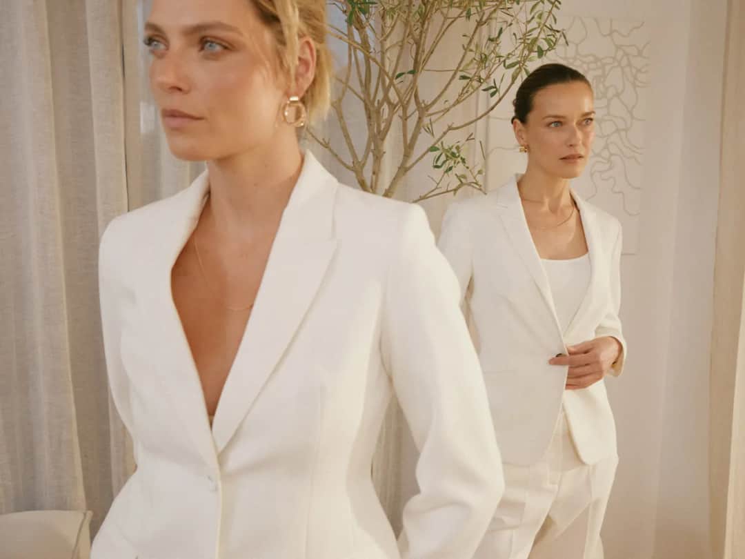 Jaka bluzka do garnituru damskiego? Stwórz look na każdą okazję.